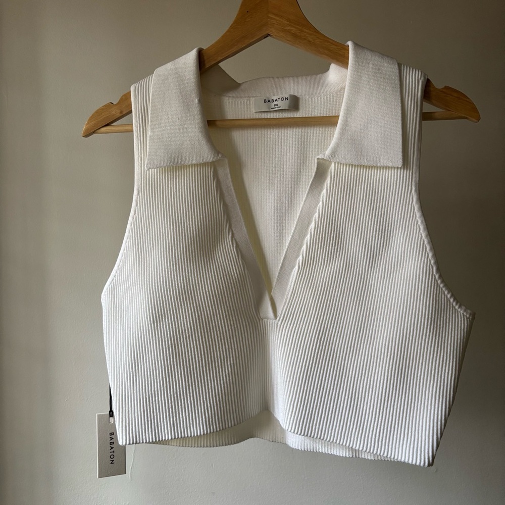 New 2X Baton White Ribbed Collared V‑Neck Crop Tank